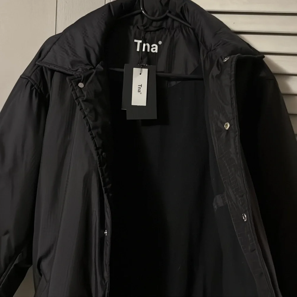 ARITIZIA TNA COACHES JACKET - Picture 8 of 9